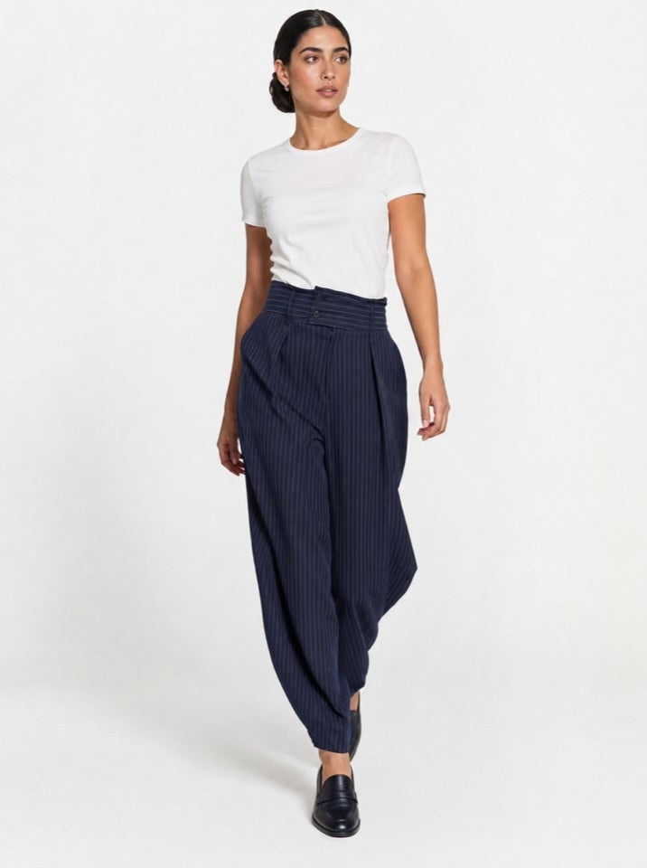 The Gabardine Pleated Pants - Navy